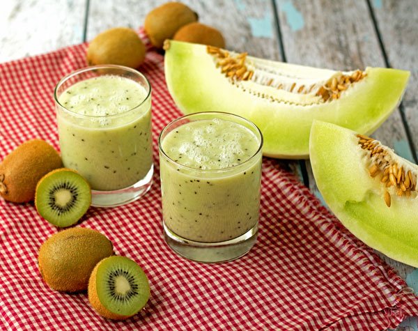 Honeydew-Kiwi-Lime-Smoothie-thebearfootbaker.com_